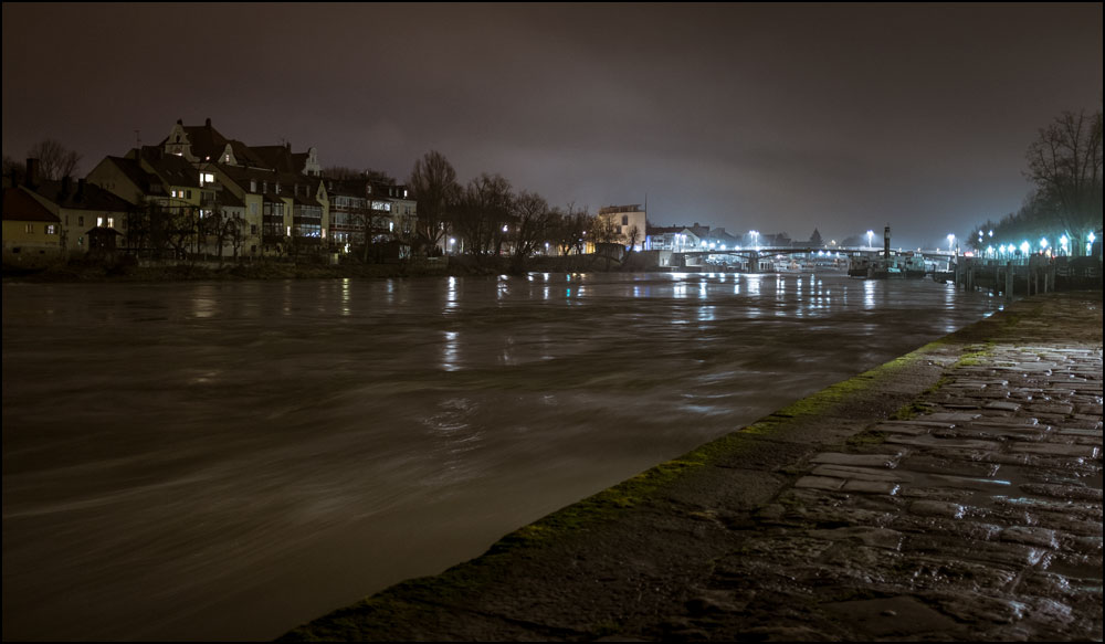 Donau bei Nacht